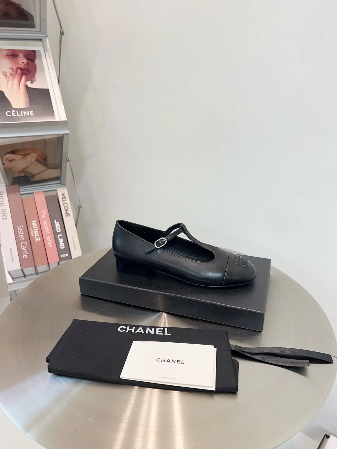 👟👟Ex-factory price 520👟👟 CHANEL Chanel classic three-color T-strap flat ballet shoes, Mary Jane shoes, Grandma Xiang’s consistent elegant ladylike temperament, full of high-end sense! It’s very nice on the feet~Whether it’s worn barefoot or paired with skirts or trousers, it’s very versatile! Incomparably beautiful! It’s so special. I’m very impressed with the details. (The version bought at the counter is developed and made according to the authentic 1:1 version. The details are perfect and more refined and durable. The upper foot is very pedicure-type. The key point is that it is very good and easy to control. ▪Fabric: Original custom-made mixed sheep. ▪Inner lining: imported sheepskin. ▪Outsole: Italian leather outsole. ▪Size: 35-39 (40, 41, 42 are custom-made and cannot be returned)